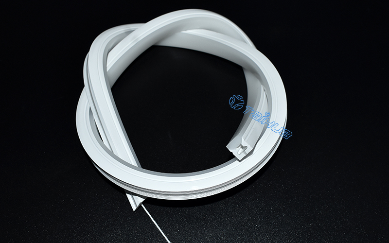 LED霓虹燈雙色硅膠套管穿pcb板有哪些注意事項(xiàng)？